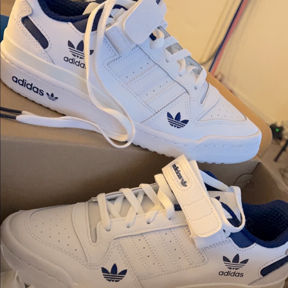 White and navy blue original low forum navy blue sneakers